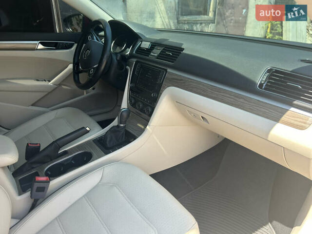 Красный Фольксваген Пассат, объемом двигателя 2 л и пробегом 39 тыс. км за 17500 $, фото 18 на Automoto.ua