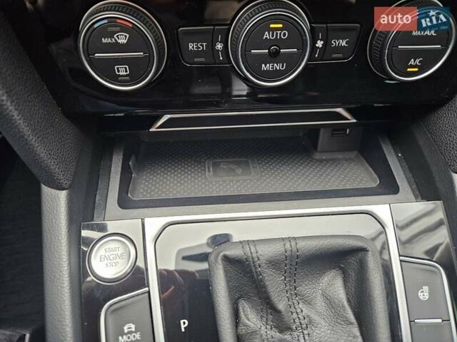 Красный Фольксваген Пассат, объемом двигателя 1.8 л и пробегом 168 тыс. км за 17890 $, фото 40 на Automoto.ua