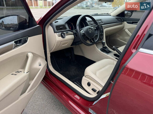 Красный Фольксваген Пассат, объемом двигателя 1.8 л и пробегом 132 тыс. км за 13600 $, фото 12 на Automoto.ua