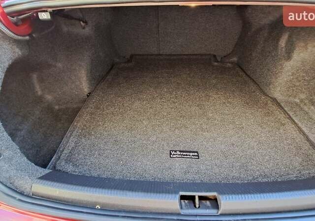 Красный Фольксваген Пассат, объемом двигателя 1.8 л и пробегом 232 тыс. км за 10000 $, фото 7 на Automoto.ua