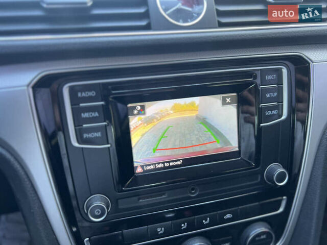 Красный Фольксваген Пассат, объемом двигателя 1.8 л и пробегом 169 тыс. км за 11400 $, фото 10 на Automoto.ua