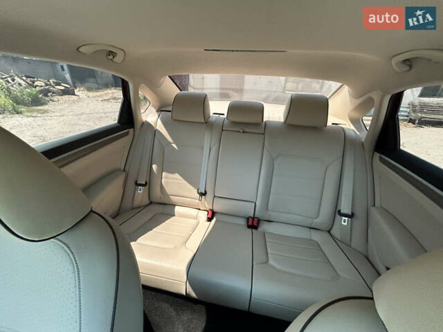 Красный Фольксваген Пассат, объемом двигателя 2 л и пробегом 39 тыс. км за 17500 $, фото 15 на Automoto.ua