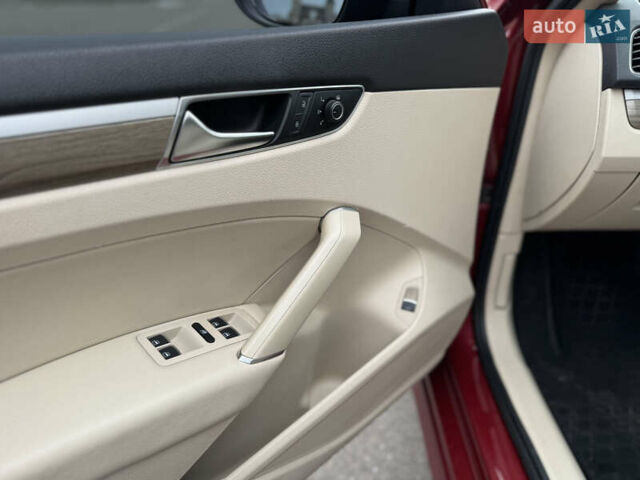 Красный Фольксваген Пассат, объемом двигателя 1.8 л и пробегом 132 тыс. км за 13600 $, фото 15 на Automoto.ua