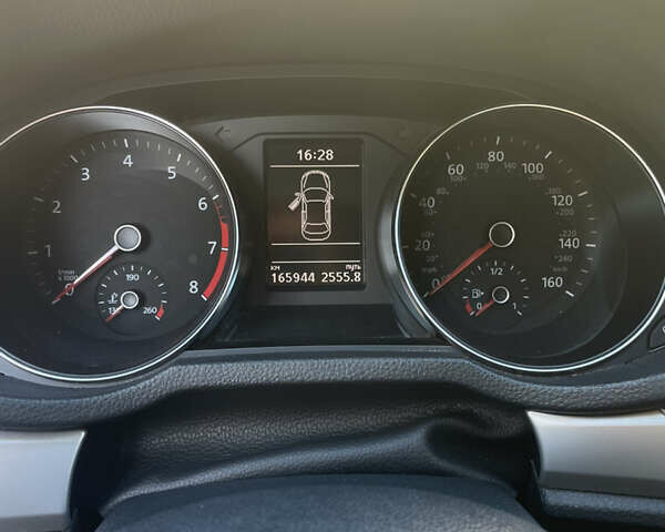 Красный Фольксваген Пассат, объемом двигателя 1.8 л и пробегом 165 тыс. км за 12700 $, фото 10 на Automoto.ua