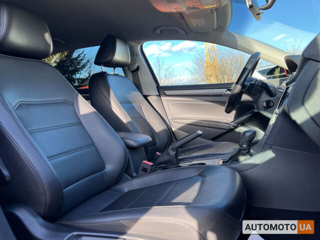 Червоний Фольксваген Пассат, об'ємом двигуна 2 л та пробігом 114 тис. км за 12999 $, фото 9 на Automoto.ua