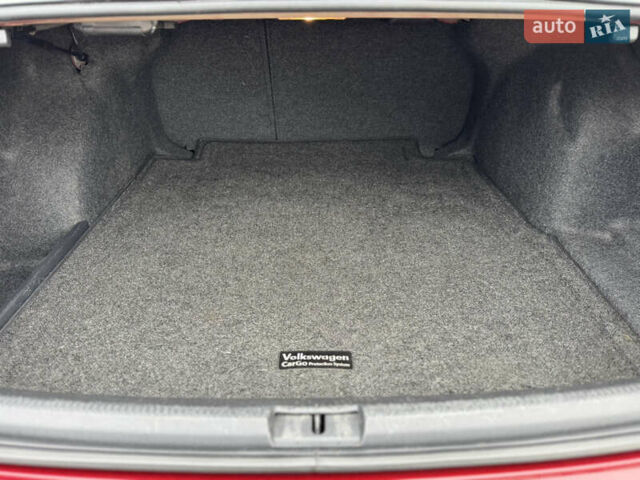 Красный Фольксваген Пассат, объемом двигателя 1.8 л и пробегом 132 тыс. км за 13600 $, фото 20 на Automoto.ua