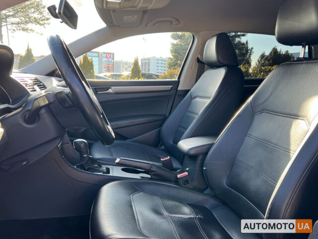 Червоний Фольксваген Пассат, об'ємом двигуна 2 л та пробігом 114 тис. км за 12999 $, фото 15 на Automoto.ua