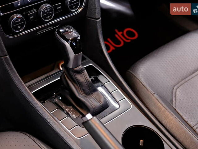 Красный Фольксваген Пассат, объемом двигателя 1.8 л и пробегом 190 тыс. км за 14900 $, фото 18 на Automoto.ua