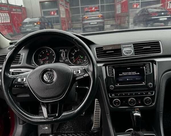 Красный Фольксваген Пассат, объемом двигателя 1.8 л и пробегом 190 тыс. км за 12000 $, фото 7 на Automoto.ua