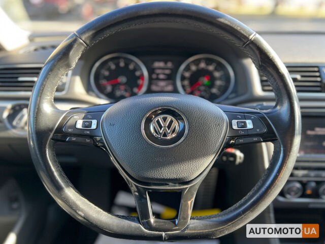 Червоний Фольксваген Пассат, об'ємом двигуна 2 л та пробігом 114 тис. км за 12999 $, фото 14 на Automoto.ua