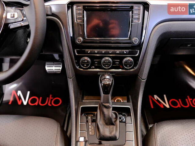 Красный Фольксваген Пассат, объемом двигателя 1.8 л и пробегом 190 тыс. км за 14900 $, фото 19 на Automoto.ua