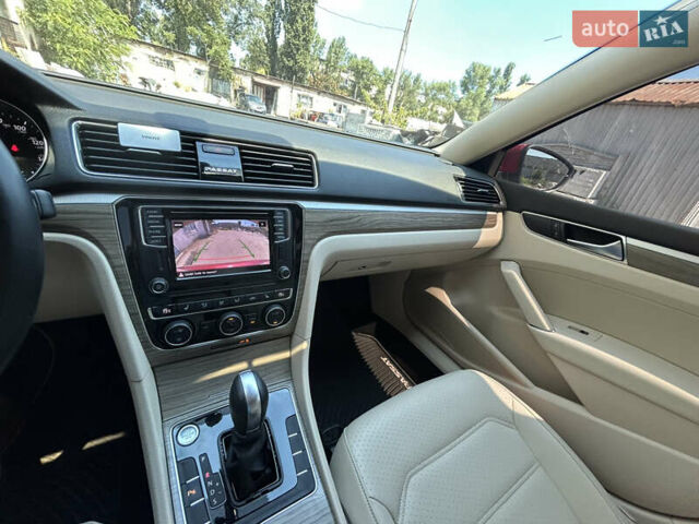 Красный Фольксваген Пассат, объемом двигателя 2 л и пробегом 39 тыс. км за 16000 $, фото 15 на Automoto.ua