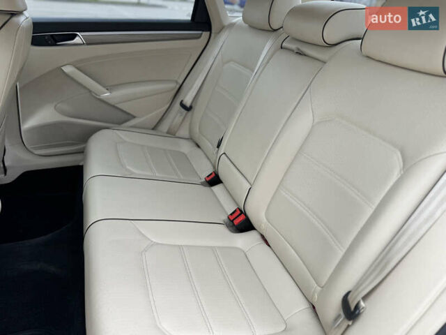 Красный Фольксваген Пассат, объемом двигателя 1.8 л и пробегом 132 тыс. км за 13600 $, фото 17 на Automoto.ua