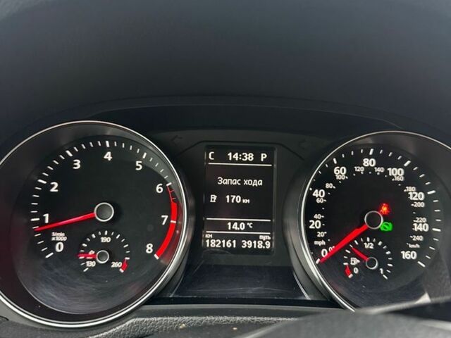 Червоний Фольксваген Пассат, об'ємом двигуна 1.8 л та пробігом 182 тис. км за 11000 $, фото 5 на Automoto.ua