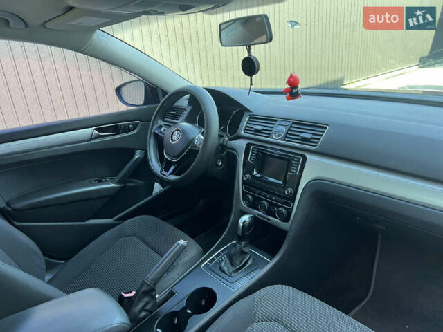 Красный Фольксваген Пассат, объемом двигателя 1.8 л и пробегом 169 тыс. км за 11400 $, фото 6 на Automoto.ua