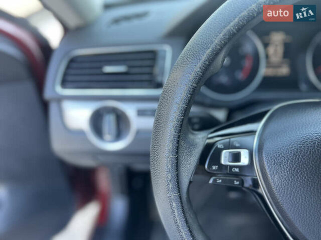 Красный Фольксваген Пассат, объемом двигателя 1.8 л и пробегом 169 тыс. км за 11400 $, фото 9 на Automoto.ua