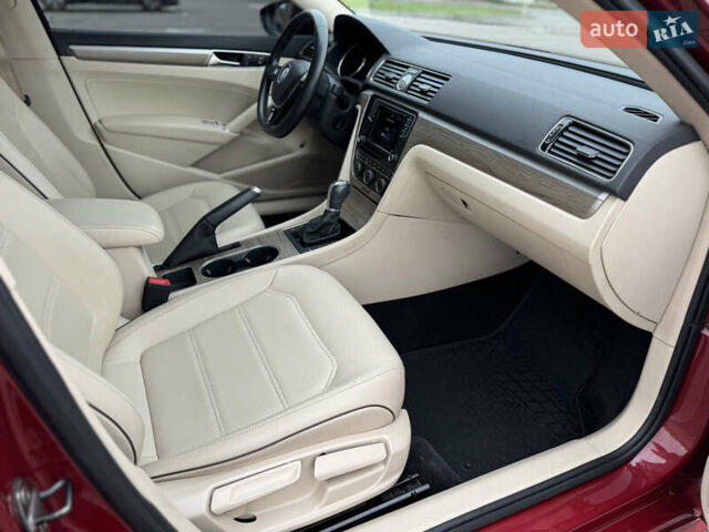 Красный Фольксваген Пассат, объемом двигателя 1.8 л и пробегом 132 тыс. км за 13600 $, фото 26 на Automoto.ua
