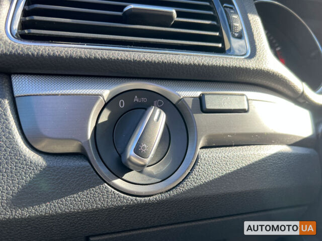 Червоний Фольксваген Пассат, об'ємом двигуна 2 л та пробігом 114 тис. км за 12999 $, фото 18 на Automoto.ua