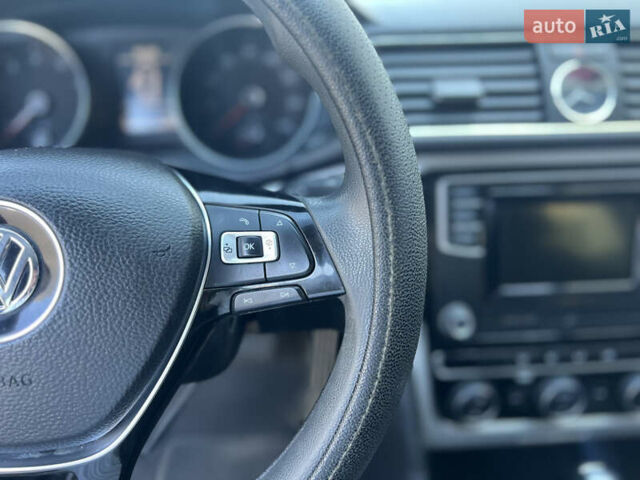 Красный Фольксваген Пассат, объемом двигателя 1.8 л и пробегом 169 тыс. км за 11400 $, фото 8 на Automoto.ua