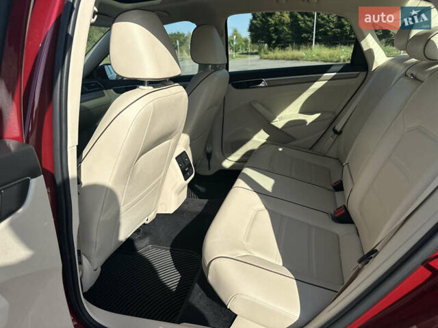 Красный Фольксваген Пассат, объемом двигателя 1.8 л и пробегом 111 тыс. км за 15500 $, фото 19 на Automoto.ua