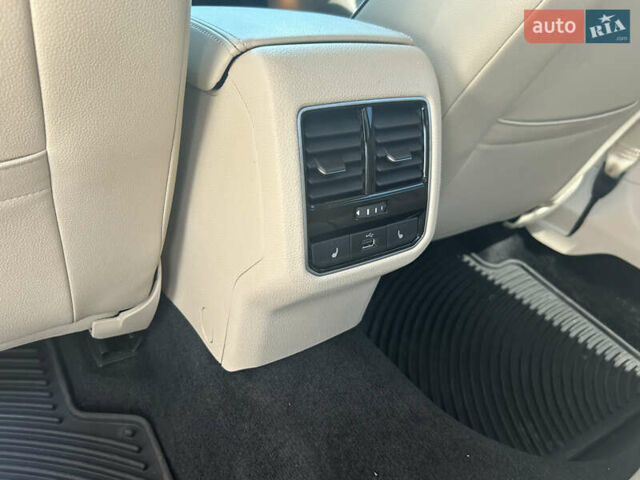 Красный Фольксваген Пассат, объемом двигателя 2 л и пробегом 39 тыс. км за 17500 $, фото 17 на Automoto.ua