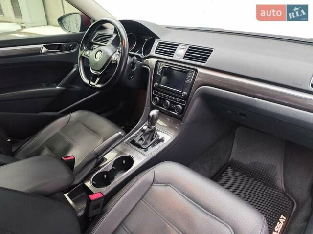 Красный Фольксваген Пассат, объемом двигателя 1.78 л и пробегом 81 тыс. км за 12999 $, фото 14 на Automoto.ua