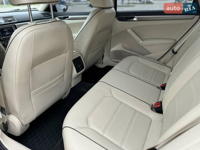 Красный Фольксваген Пассат, объемом двигателя 1.8 л и пробегом 132 тыс. км за 13600 $, фото 16 на Automoto.ua