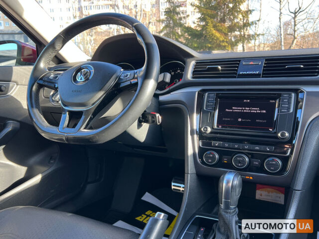 Червоний Фольксваген Пассат, об'ємом двигуна 2 л та пробігом 114 тис. км за 12999 $, фото 12 на Automoto.ua