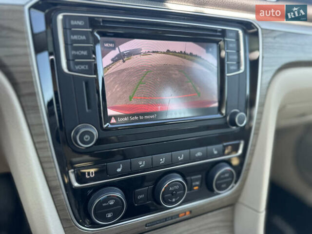 Красный Фольксваген Пассат, объемом двигателя 1.8 л и пробегом 111 тыс. км за 15500 $, фото 25 на Automoto.ua