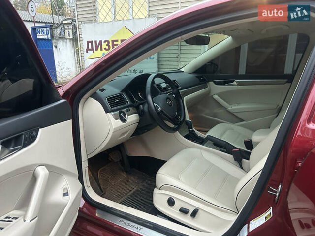 Красный Фольксваген Пассат, объемом двигателя 2 л и пробегом 39 тыс. км за 16000 $, фото 5 на Automoto.ua