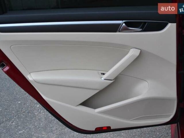 Красный Фольксваген Пассат, объемом двигателя 2 л и пробегом 144 тыс. км за 12999 $, фото 45 на Automoto.ua