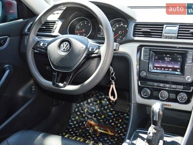 Красный Фольксваген Пассат, объемом двигателя 2 л и пробегом 170 тыс. км за 12900 $, фото 48 на Automoto.ua