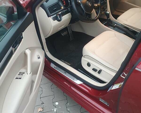 Червоний Фольксваген Пассат, об'ємом двигуна 2 л та пробігом 140 тис. км за 12950 $, фото 14 на Automoto.ua