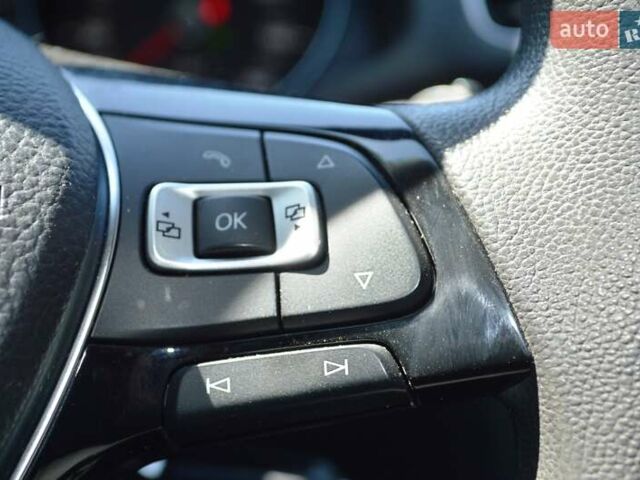 Красный Фольксваген Пассат, объемом двигателя 2 л и пробегом 170 тыс. км за 12900 $, фото 41 на Automoto.ua