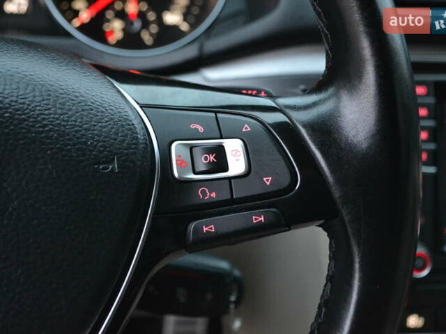 Красный Фольксваген Пассат, объемом двигателя 2 л и пробегом 144 тыс. км за 12999 $, фото 59 на Automoto.ua