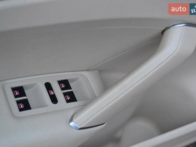 Красный Фольксваген Пассат, объемом двигателя 2 л и пробегом 144 тыс. км за 12999 $, фото 38 на Automoto.ua