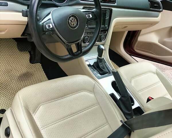 Красный Фольксваген Пассат, объемом двигателя 1.98 л и пробегом 84 тыс. км за 11850 $, фото 12 на Automoto.ua