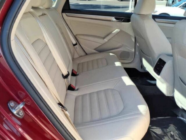 Красный Фольксваген Пассат, объемом двигателя 2 л и пробегом 48 тыс. км за 12100 $, фото 11 на Automoto.ua