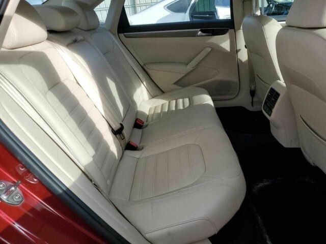 Красный Фольксваген Пассат, объемом двигателя 2 л и пробегом 92 тыс. км за 2100 $, фото 9 на Automoto.ua