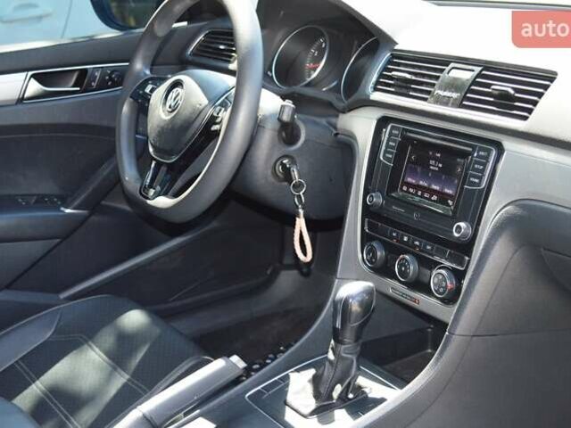 Красный Фольксваген Пассат, объемом двигателя 2 л и пробегом 170 тыс. км за 12900 $, фото 44 на Automoto.ua