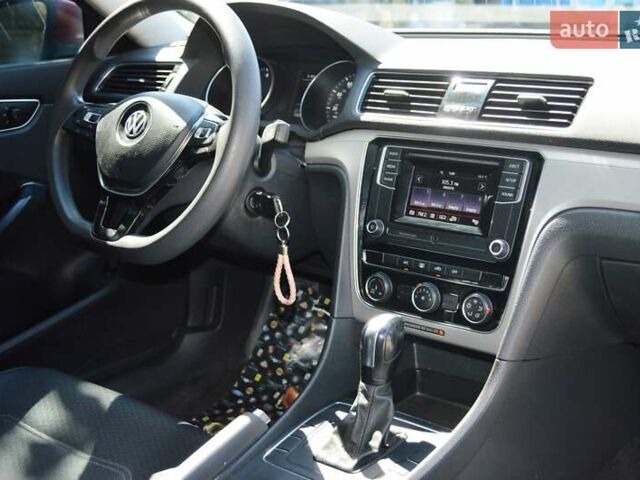 Красный Фольксваген Пассат, объемом двигателя 2 л и пробегом 170 тыс. км за 12900 $, фото 47 на Automoto.ua