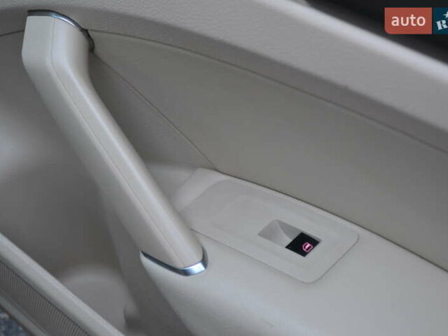 Красный Фольксваген Пассат, объемом двигателя 2 л и пробегом 144 тыс. км за 12999 $, фото 39 на Automoto.ua