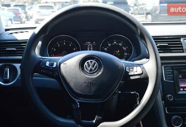 Красный Фольксваген Пассат, объемом двигателя 2 л и пробегом 170 тыс. км за 12900 $, фото 32 на Automoto.ua