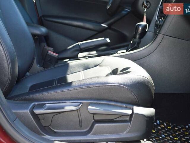 Красный Фольксваген Пассат, объемом двигателя 2 л и пробегом 170 тыс. км за 12900 $, фото 43 на Automoto.ua