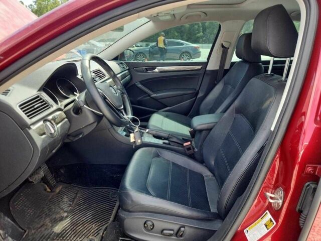 Красный Фольксваген Пассат, объемом двигателя 2 л и пробегом 125 тыс. км за 2000 $, фото 6 на Automoto.ua