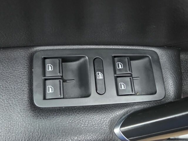 Червоний Фольксваген Пассат, об'ємом двигуна 2 л та пробігом 175 тис. км за 14500 $, фото 7 на Automoto.ua