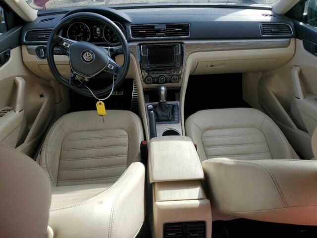 Красный Фольксваген Пассат, объемом двигателя 2 л и пробегом 92 тыс. км за 2100 $, фото 7 на Automoto.ua