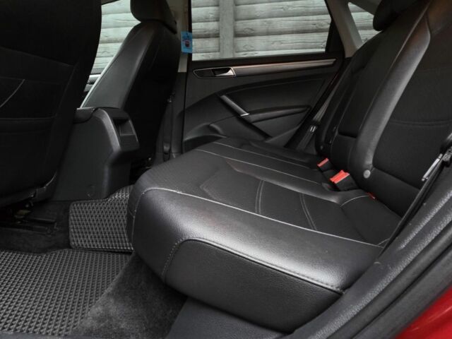 Червоний Фольксваген Пассат, об'ємом двигуна 2 л та пробігом 175 тис. км за 14500 $, фото 12 на Automoto.ua