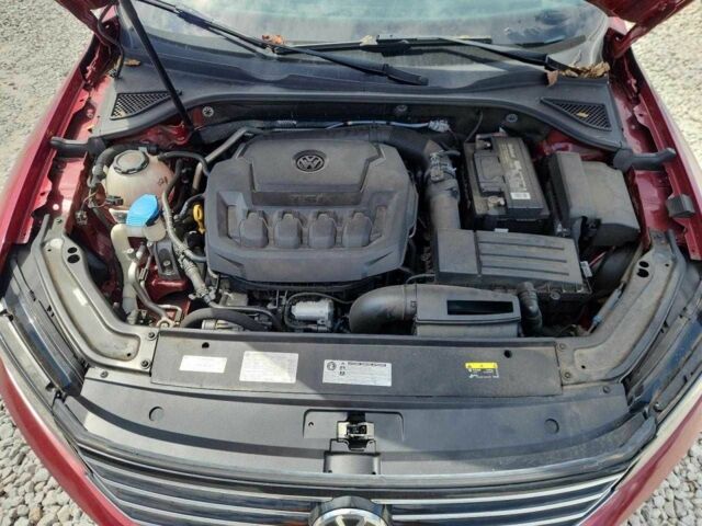 Красный Фольксваген Пассат, объемом двигателя 2 л и пробегом 125 тыс. км за 2000 $, фото 10 на Automoto.ua