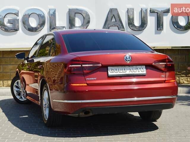 Красный Фольксваген Пассат, объемом двигателя 2 л и пробегом 170 тыс. км за 12900 $, фото 22 на Automoto.ua